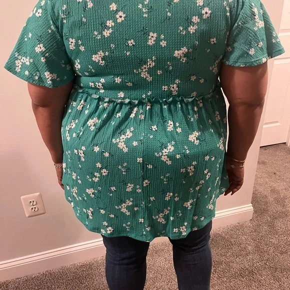 Vanilla Bay Green Flutter Sleeve Blouse Relaxed Fit - Picture 2 of 3